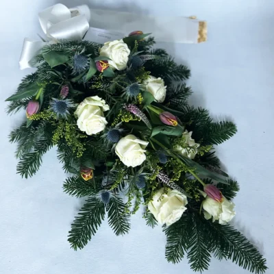 Bårebuket med bånd